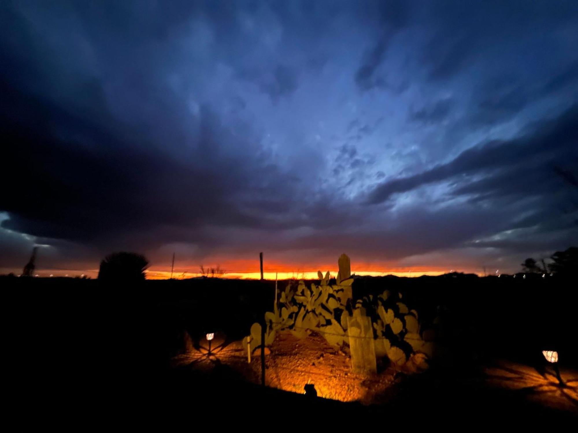 Hole In The Wall Getaway - Usa Mexico Border Bed And Breakfast Columbus Екстериор снимка
