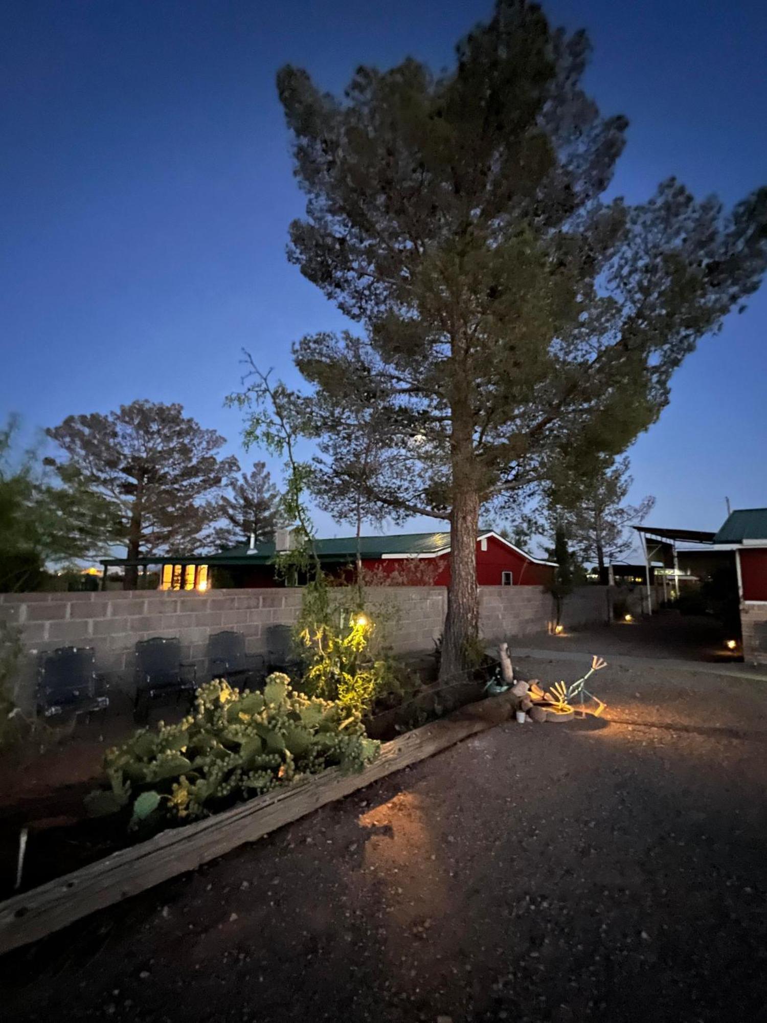 Hole In The Wall Getaway - Usa Mexico Border Bed And Breakfast Columbus Екстериор снимка
