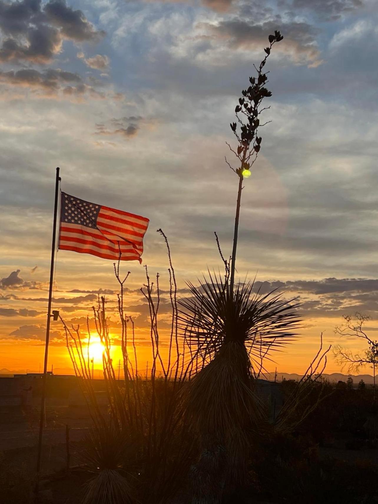 Hole In The Wall Getaway - Usa Mexico Border Bed And Breakfast Columbus Екстериор снимка