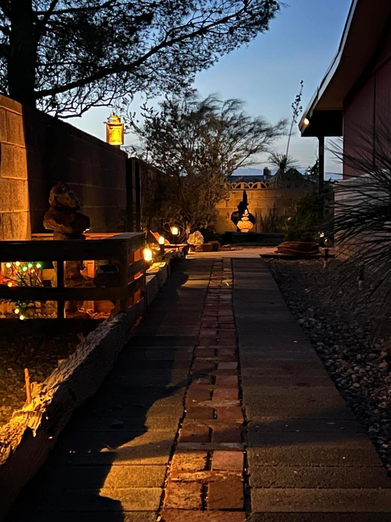 Hole In The Wall Getaway - Usa Mexico Border Bed And Breakfast Columbus Екстериор снимка
